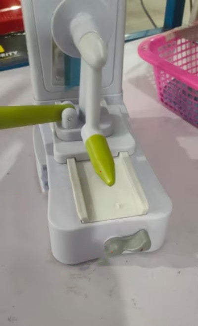 Kitchen Hand-operated Multi-Functional Cutter